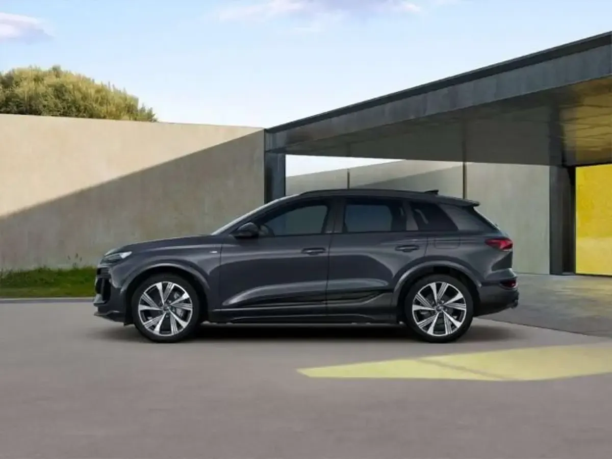 Neu Audi Q6 e-tron Business 225 kW (306 PS) 2026 Grau SUV