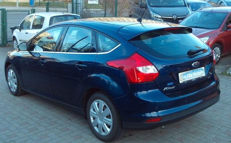 Gebraucht Ford Focus Champions Edition 125 PS (91 kW) 2013 Blau Limousine