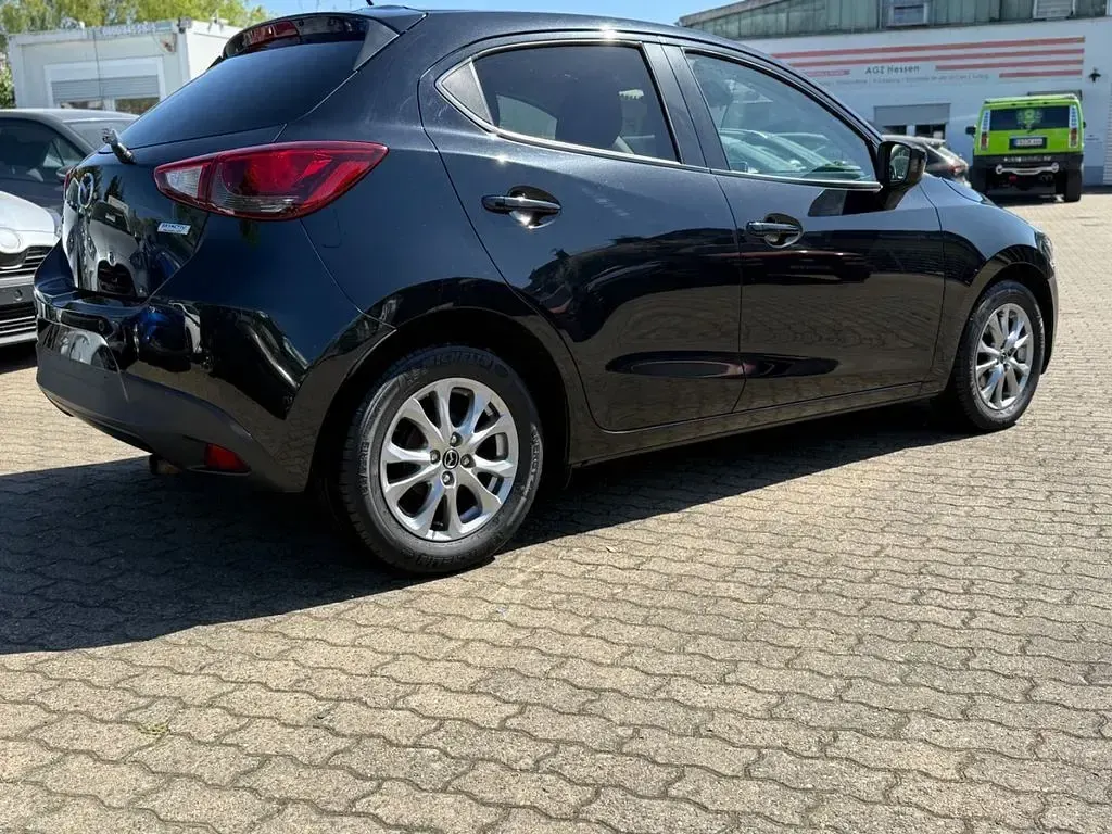 Second-hand Mazda 2 Edition 90 CP (66 kW) 2015 Negru Berlinǎ
