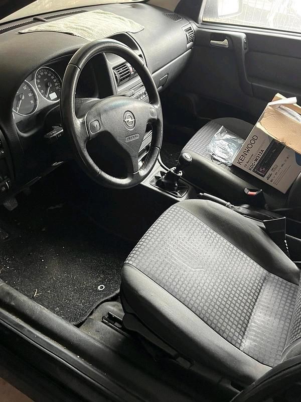 Gebraucht Opel Astra 103 PS (75 kW) 2004 Schwarz Limousine