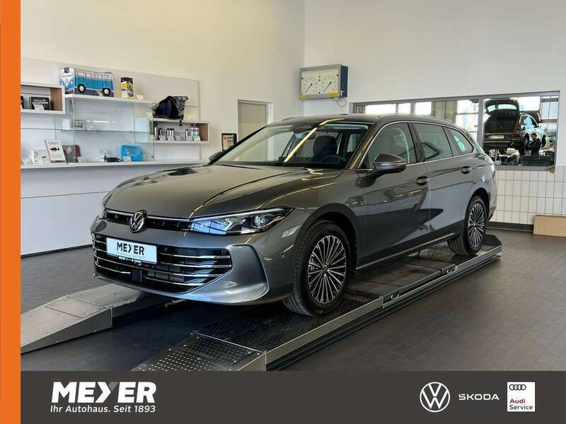 Diabasgrau metallic Neu 2025 VW Passat Elegance Kombi | 38.890 € (Superpreis) - Bild 1/4