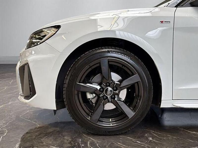 Gebraucht Audi A1 S-Line 150 PS (110 kW) 2024 Gletscherweiß metallic SUV