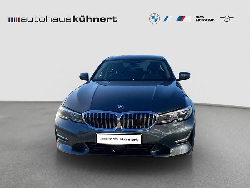 Gebraucht BMW 330e Luxury Line 292 PS (214 kW) 2021 Mineralgrau metallic Limousine