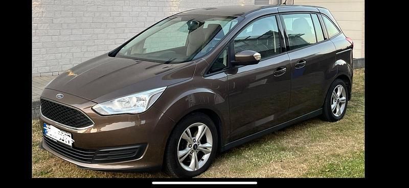 Braun Gebraucht 2015 Ford Grand C-Max Van / Kleinbus | 9.499 € (Guter Preis) - Bild 1/4