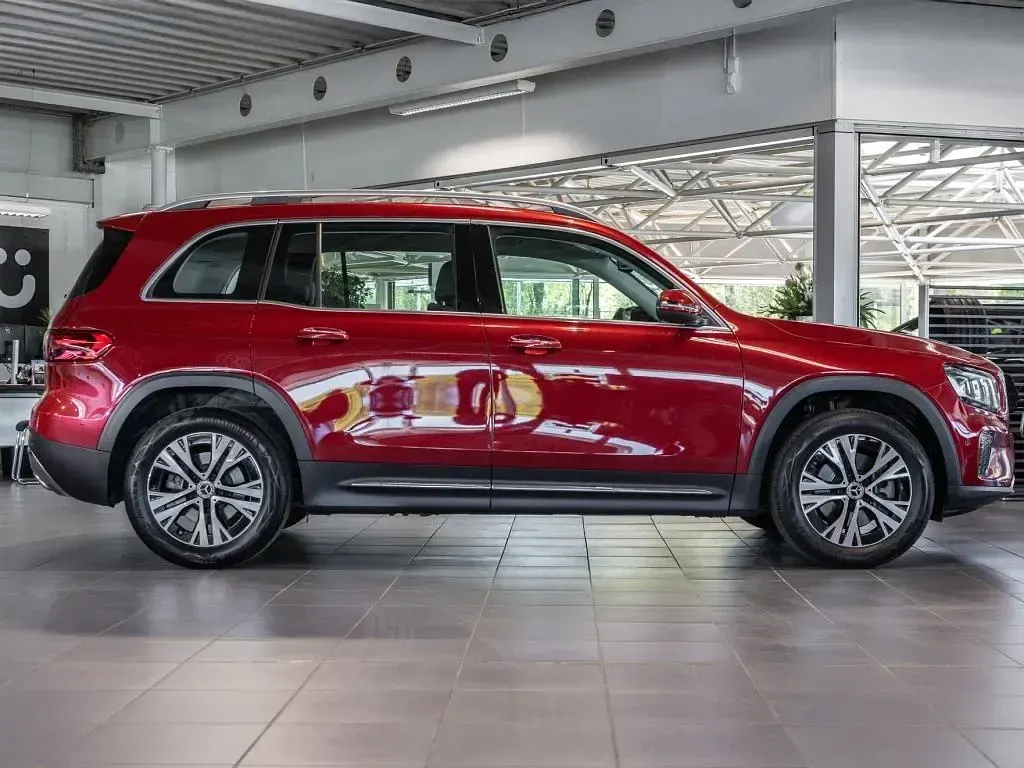 Gebraucht Mercedes GLB220 Progressive 190 PS (139 kW) 2025 Rot manufaktur lack manufaktur patagonie (metallic) SUV