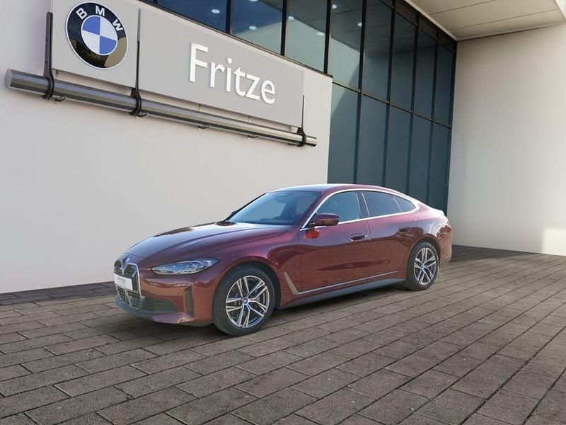 Rot Gebraucht 2023 BMW i4 Sport Line Limousine | 35.990 € (Fairer Preis) - Bild 1/4