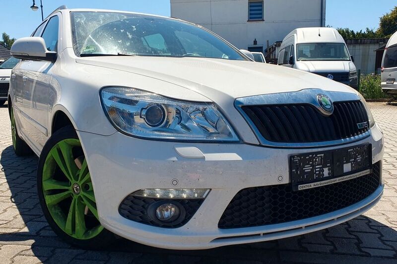 Weiß Gebraucht 2010 Skoda Octavia RS Kombi | 4.799 € (Guter Preis) - Bild 1/4