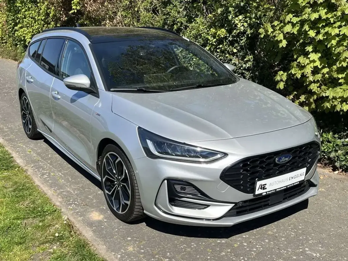 Gebraucht Ford Focus ST-Line X 116 PS (85 kW) 2025 Silber Limousine