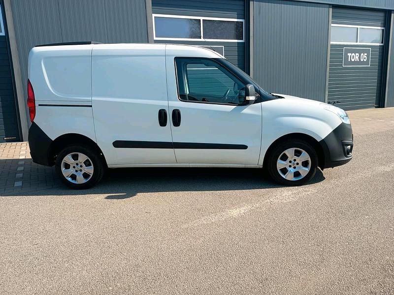 Gebraucht Opel Combo 90 PS (66 kW) 2015 Weiß Van / Kleinbus