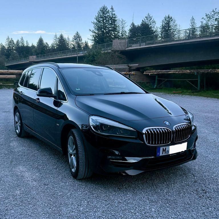 Schwarz Gebraucht 2018 BMW 218 Luxury Line Van / Kleinbus | 11.150 € (Fairer Preis) - Bild 1/4