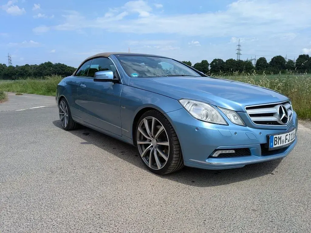 Gebraucht Mercedes E350 Avantgarde 231 PS (169 kW) 2010 Blau Cabrio