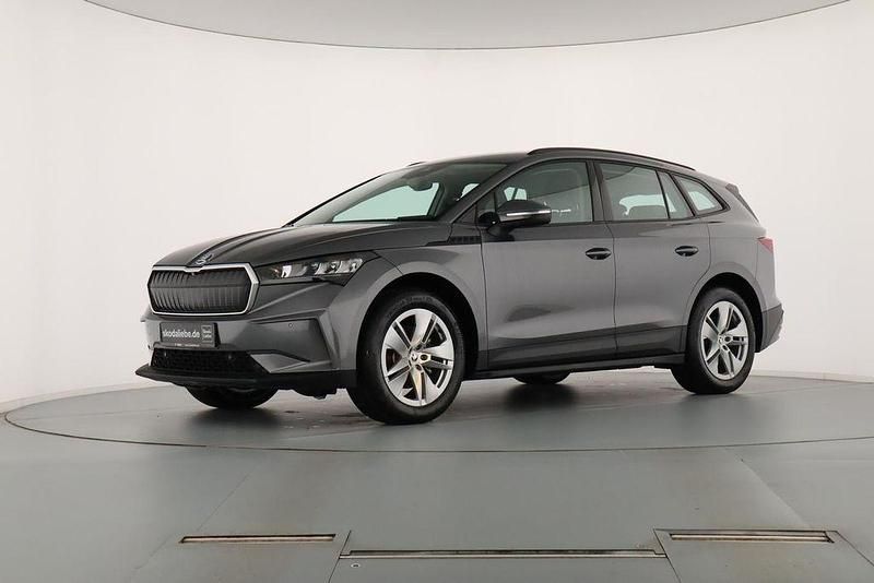 Grau Gebraucht 2023 Skoda Enyaq iV Loft SUV | 22.889 € (Guter Preis) - Bild 1/4