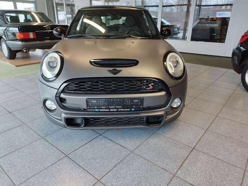 Midnight black metallic Gebraucht 2017 Mini Cooper SD Kleinwagen | 10.950 € - Bild 1/4