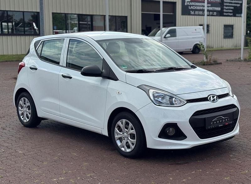 Weiß Gebraucht 2016 Hyundai i10 Classic Kleinwagen | 6.900 € (Fairer Preis) - Bild 1/4