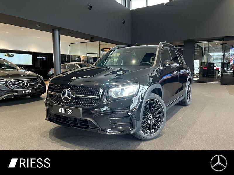 Gebraucht Mercedes GLB180 AMG 136 PS (100 kW) 2026 Metalliclack kosmosschwarz SUV