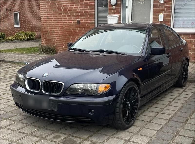 Blau Gebraucht 2004 BMW 318 M Sport Limousine | 2.000 € (Guter Preis) - Bild 1/4