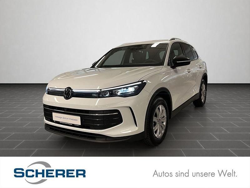 Pure white Gebraucht 2024 VW Tiguan Goal SUV | 39.900 € (Superpreis) - Bild 1/4