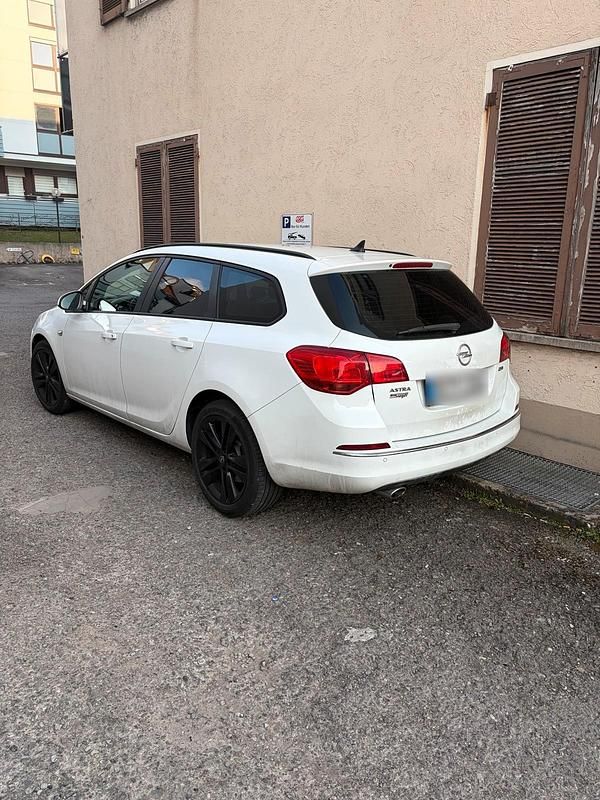 Gebraucht Opel Astra 165 PS (121 kW) 2014 Weiß Kombi