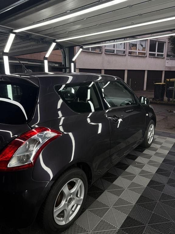 Gebraucht Suzuki Swift Club 94 PS (69 kW) 2015 Schwarz Kleinwagen