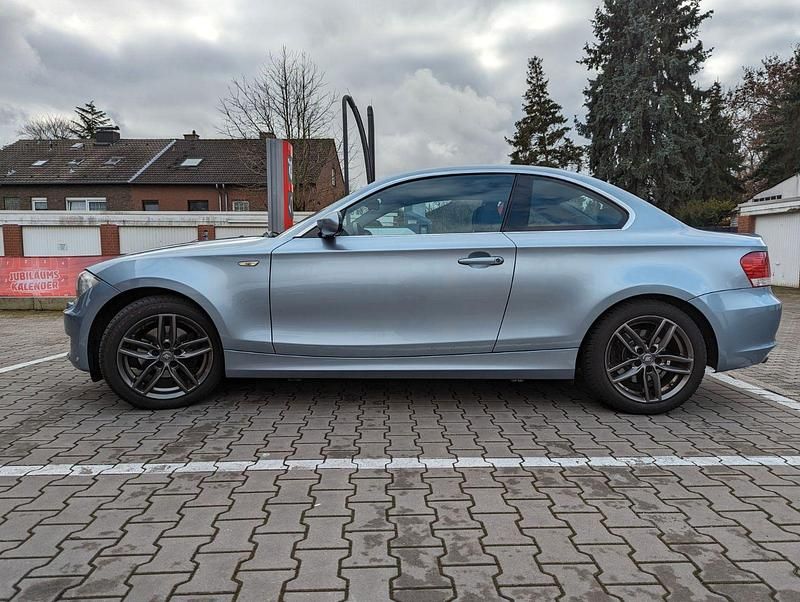 Blau Gebraucht 2009 BMW 125 Coupé Coupé | 10.400 € - Bild 1/4
