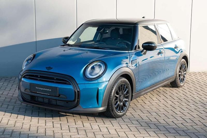 Gebraucht Mini Cooper Classic 136 PS (100 kW) 2023 Island blue metallic Kleinwagen