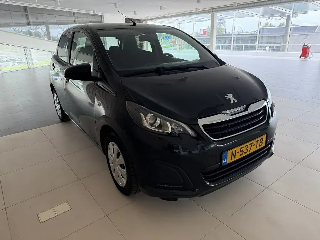 Gebraucht Peugeot 108 Active 72 PS (52 kW) 2022 Schwarz Limousine