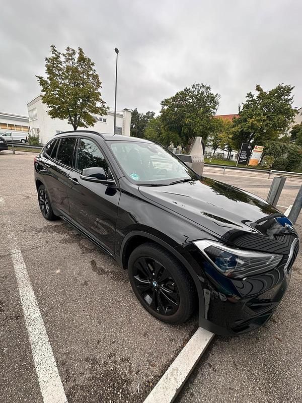 Schwarz Gebraucht 2020 BMW X1 SUV | 27.500 € (Etwas zu teuer) - Bild 1/4