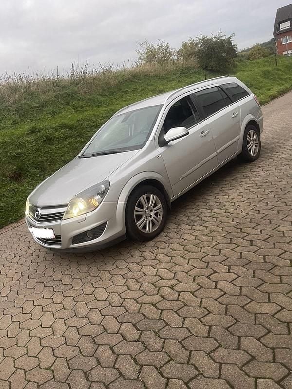 Second-hand Opel Astra 116 CP (85 kW) 2009 Gri Break