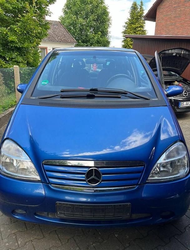 Blau Gebraucht 2000 Mercedes A160 Kleinwagen | 1.600 € (Fairer Preis) - Bild 1/4