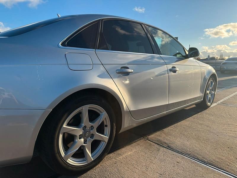 Używany Audi A4 Ambition 160 KM (117 kW) 2009 Srebrny Sedan/Limuzyna