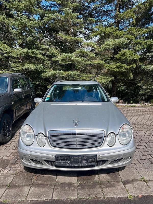 Silber Gebraucht 2005 Mercedes E220 Kombi | 1.900 € (Fairer Preis) - Bild 1/4
