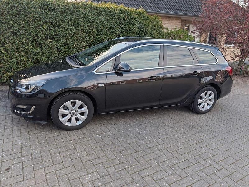 Gebraucht Opel Astra Exklusiv 140 PS (102 kW) 2015 Schwarz Kombi