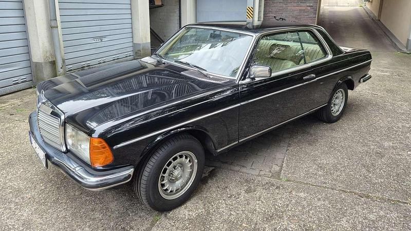 Schwarz Gebraucht 1981 Mercedes 230 Coupé | 13.500 € - Bild 1/4