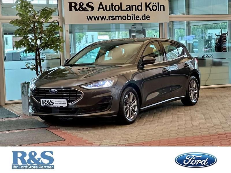 Grau Gebraucht 2022 Ford Focus Titanium Limousine | 16.500 € (Fairer Preis) - Bild 1/4