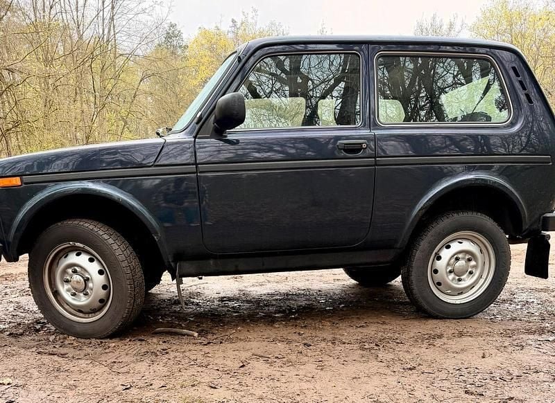 Second-hand Lada niva 82 CP (60 kW) 2015 Albastru SUV