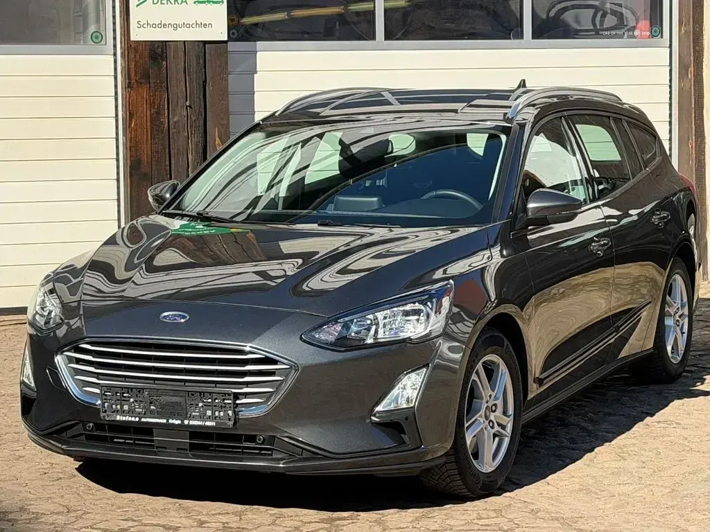 Gebraucht Ford Focus Cool & Connect 120 PS (88 kW) 2020 Grau Limousine