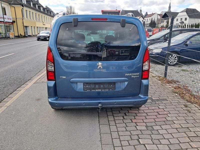 Gebraucht Peugeot TePee 110 PS (80 kW) 2016 Blau Kombi