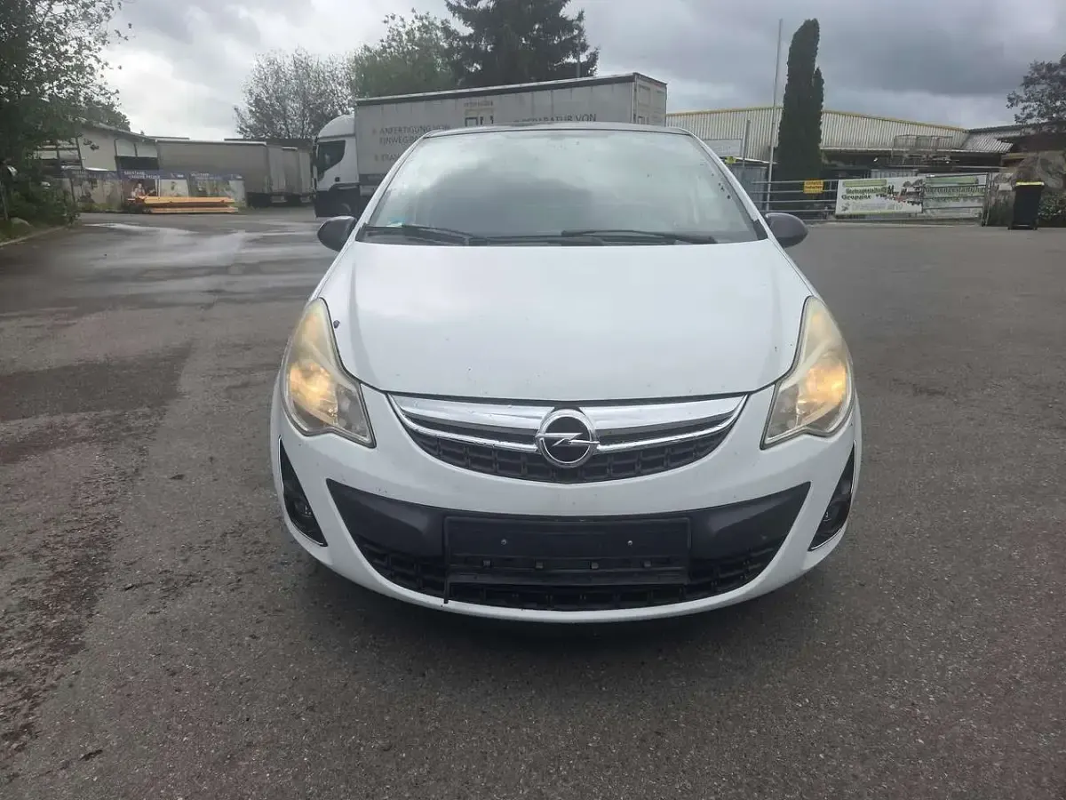 Usata Opel Corsa Color Edition 87 CV (63 kW) 2012 Bianco Utilitaria