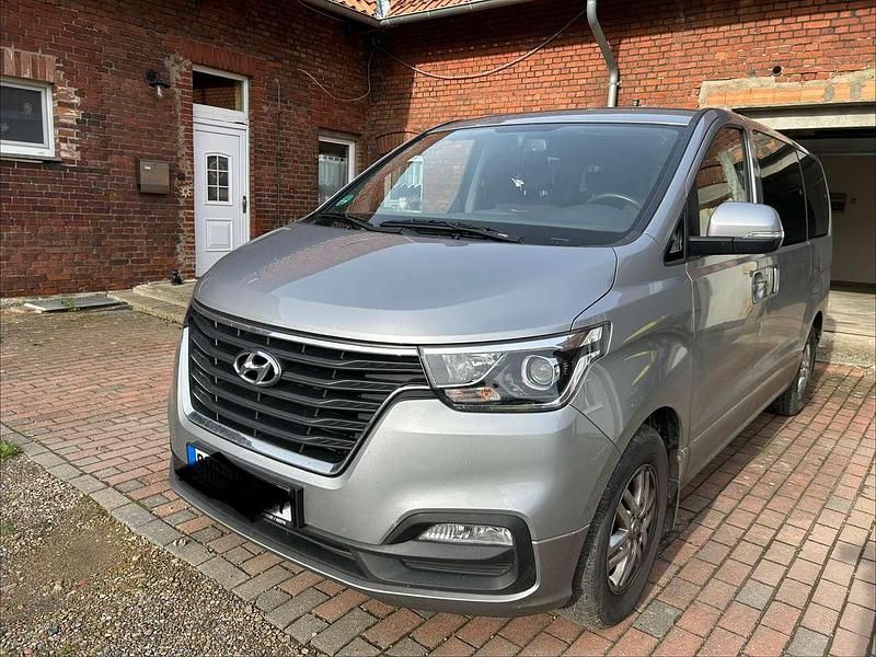 Silber Gebraucht 2020 Hyundai H-1 Trend Van | 24.700 € - Bild 1/4