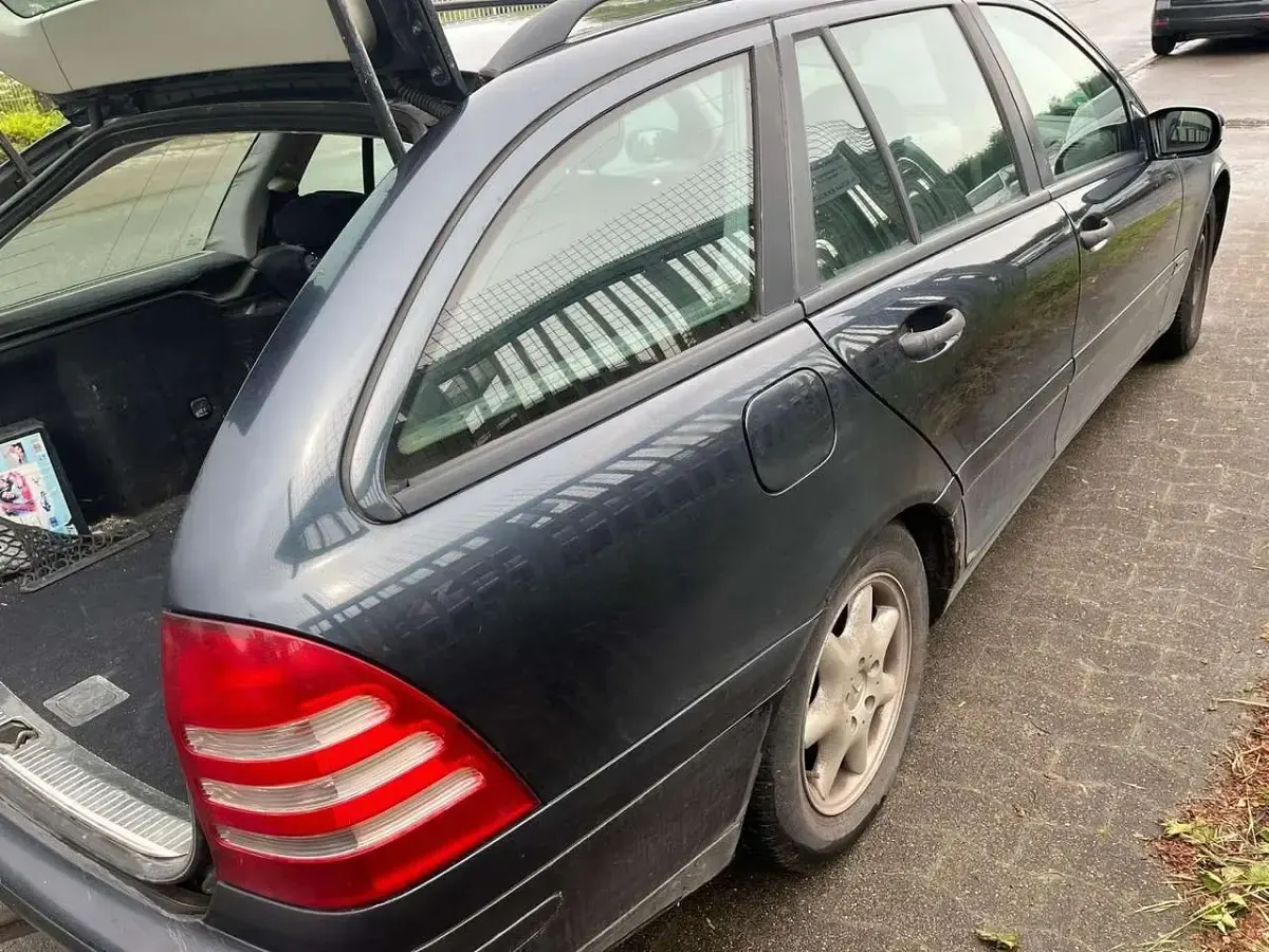 Gebraucht Mercedes C180 Classic 143 PS (105 kW) 2002 Schwarz Kombi