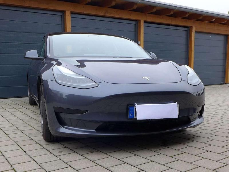 Grau Gebraucht 2022 Tesla Model 3 Limousine | 28.700 € (Guter Preis) - Bild 1/4
