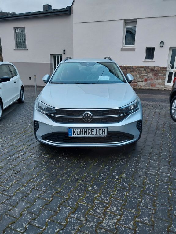 Reflexsilber metallic (metallic) Gebraucht 2022 VW Taigo Life SUV | 18.490 € (Fairer Preis) - Bild 1/4