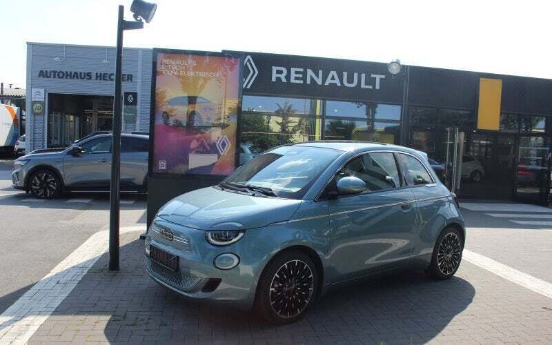 Blau Gebraucht 2022 Fiat 500e La Prima Limousine | 21.500 € (Etwas zu teuer) - Bild 1/4