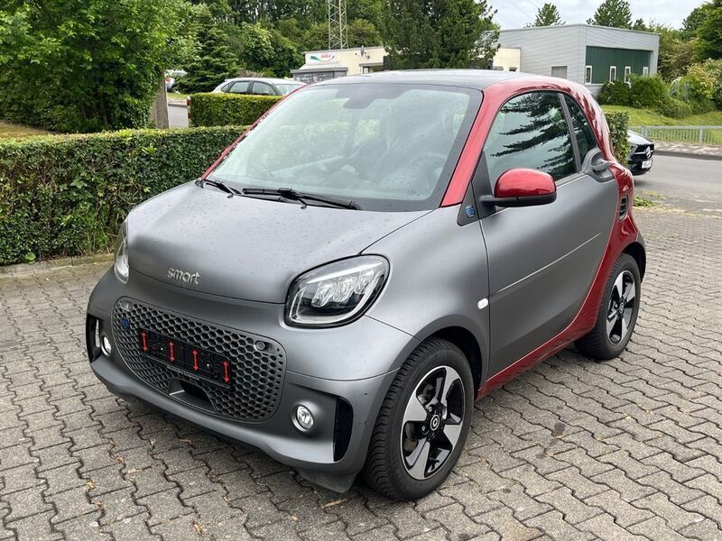 Grau Gebraucht 2024 Smart ForTwo Electric Drive Passion Exclusive Kleinwagen | 13.000 € (Guter Preis) - Bild 1/4