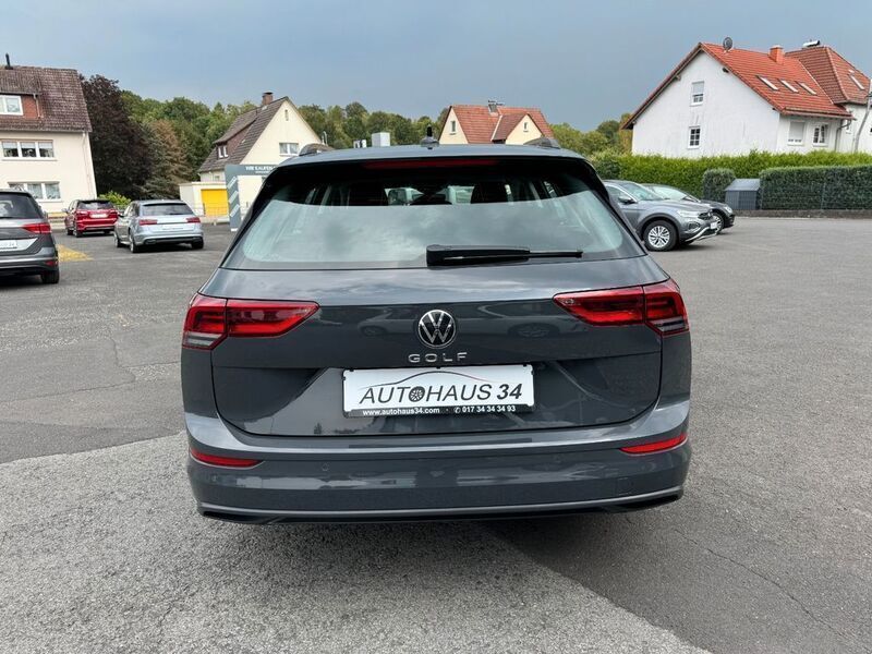 Gebraucht VW Golf VIII Life 116 PS (85 kW) 2021 Grau Kombi