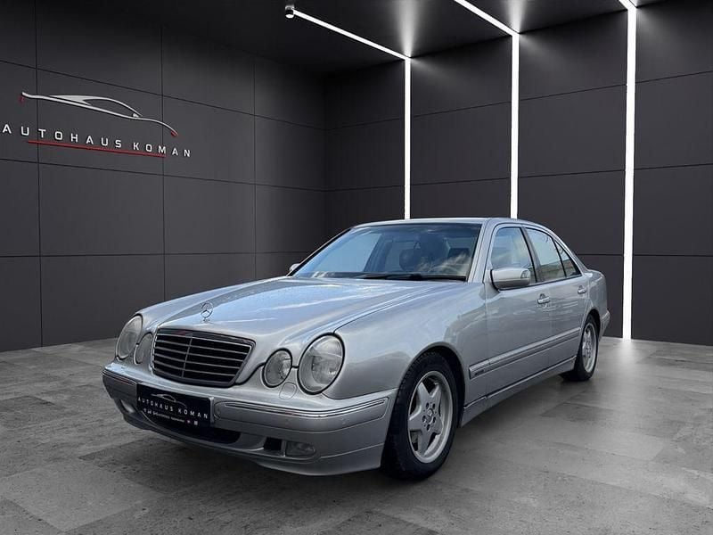 Grau Gebraucht 2000 Mercedes E200 Avantgarde Limousine | 4.880 € (Fairer Preis) - Bild 1/4