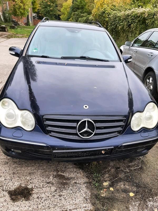 Blau Gebraucht 2004 Mercedes C200 Kombi | 500 € (Superpreis) - Bild 1/4