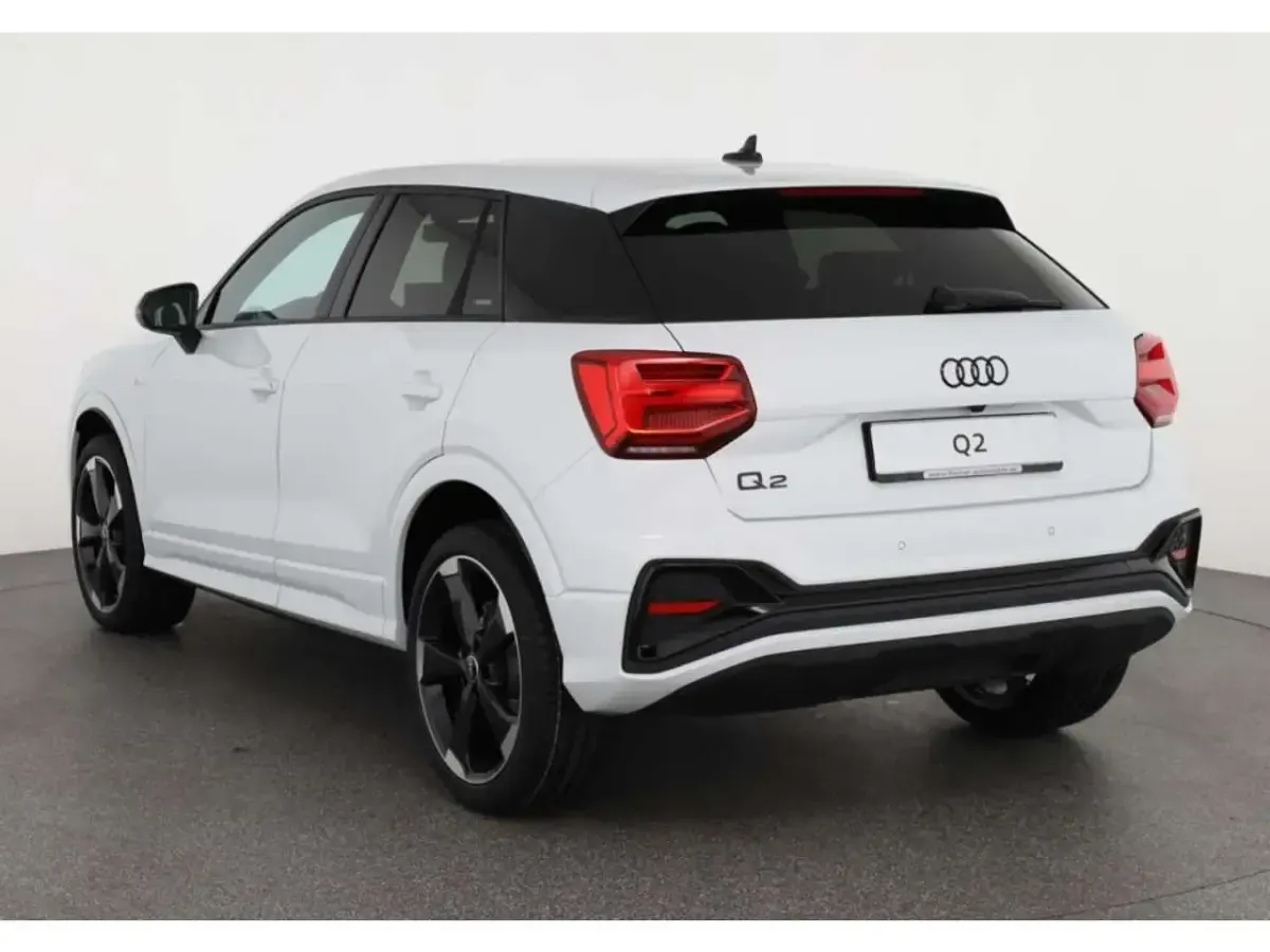 Neu Audi Q2 S-Line 150 PS (110 kW) 2025 Gletscherweiß metallic SUV