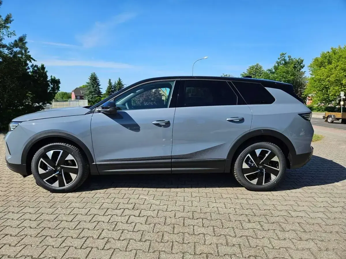 Neu Opel Grandland X 145 PS (106 kW) 2026 Grafik grau/dach schwarz SUV