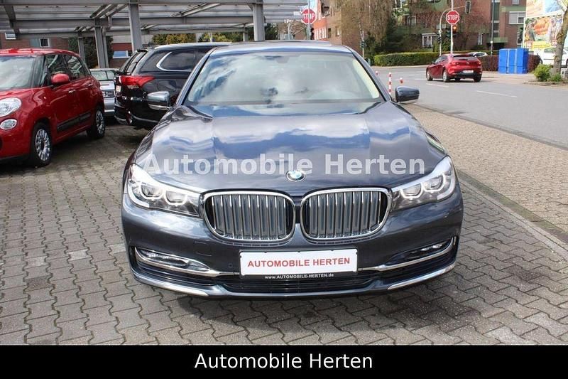 Gebraucht BMW 740 Sport Line 258 PS (189 kW) 2017 Grau Limousine